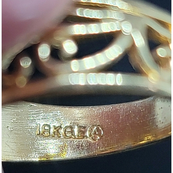 Elegant Gold Ring with Pink Stone - Picture 6 of 7
